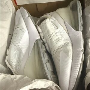 Nike Air Max 270 GS White Sneakers, size 7Y like new!